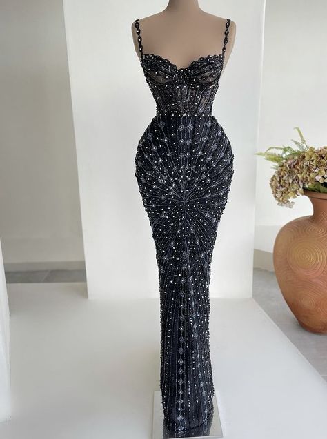 Black Dress With Diamonds, Iconic Prom Dresses, Fit Black Dress, Minna Fashion, Crystal Prom Dress, Matric Dance, Classy Prom Dresses, Haute Couture Dresses, Glamour Dress