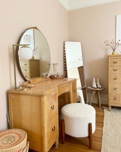 Floor Vanity Ideas Bedroom, Vintage Vanity Ideas Bedroom, San Francisco Bedroom, Vintage Vanity Makeover, Boho Bedroom Makeover, Boho Vanity, Rental Bedroom, Living Room Vanity, Vanity With Mirror