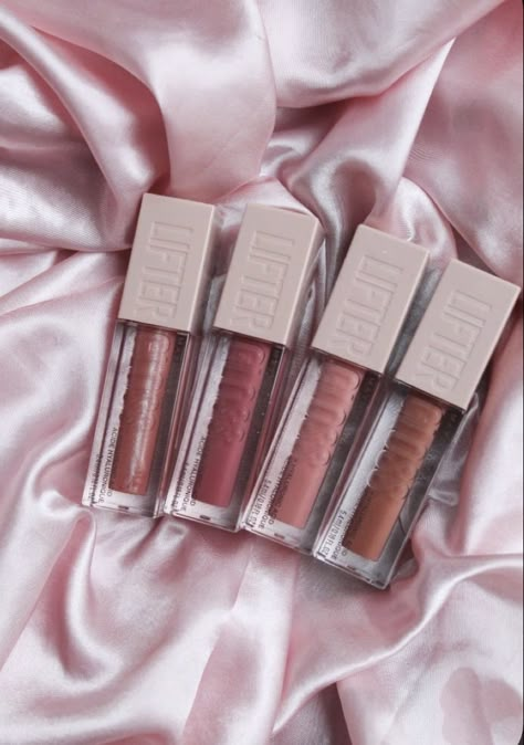 Maybelline New York Plumping and Hydrating Lifter Lip Gloss with Hyaluronic Acid #lipgloss #lipbalm #beautyproducts #makeup #girly #aesthetic Lifter Gloss Maybelline, Lifter Lip Gloss, Lipgloss Maybelline, Maybelline Lipgloss, Maybelline Gloss, Gloss Maybelline, Maybelline Lip Gloss, Maybelline Products, Maybelline Lifter Gloss