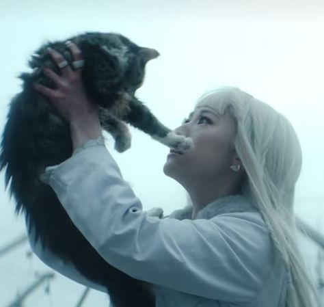 Li 🪷 on X: "I really hope this becomes a running gag in season 2 where Niko picks up cats in London asking if they are the Cat King until she actually picks him up, and that's how we find out he followed them to London #DeadBoyDetectives https://t.co/PQHEbQO8BQ" / X Cat King, Dead Boy, Platonic Relationship, Drawing Body Poses, Lockwood And Co, Detective Agency, Neil Gaiman, Body Poses, The Last Airbender