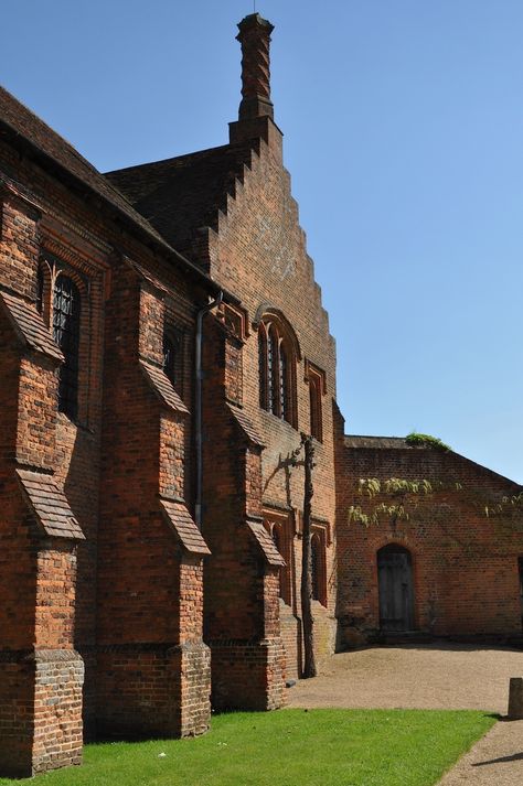 Jacobean architecture at the Hatfield House in England. Jacobean Architecture, House In England, House England, Tudor Architecture, English Country Manor, Hatfield House, Historical Interior, British Castles, Historical Homes