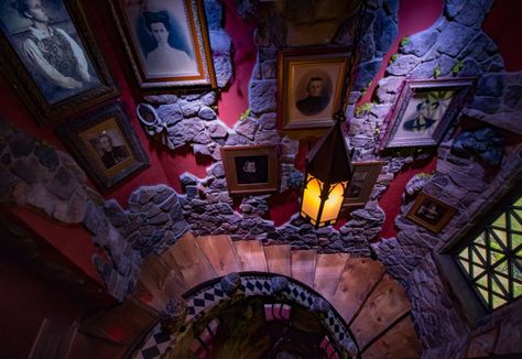 Best Themed Hotels On The East Coast For Families Themed Hotels, North Conway New Hampshire, Themed Hotel Rooms, Conway New Hampshire, Theme Hotel, Kings Table, North Conway, Baroque Decor, Haunted Castle