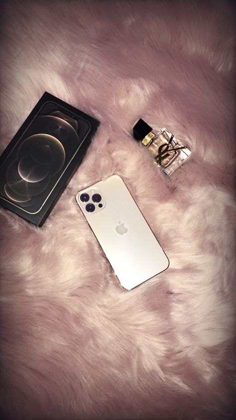 Iphone 12 pro max gold Iphone 12 Pro Max Gold, Luxury Goals, Emoji Wallpaper Iphone, Luxury Iphone Cases, Amazon Book, Chanel Sneakers, Cute Tumblr Pictures, Dark Wallpaper Iphone, Luxury Lifestyle Dreams