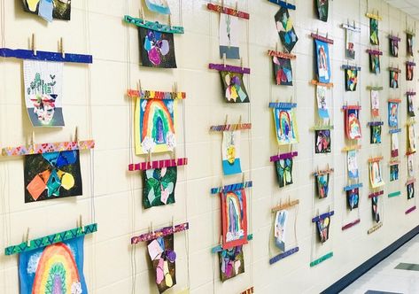 Artwork Display Ideas Classroom, Artwork Display Classroom, Display Student Artwork Classroom, Preschool Art Display Wall, Student Art Display Ideas, School Artwork Display, Student Artwork Display, Art Show Display Ideas For Kids, Displaying Kids Artwork In Classroom