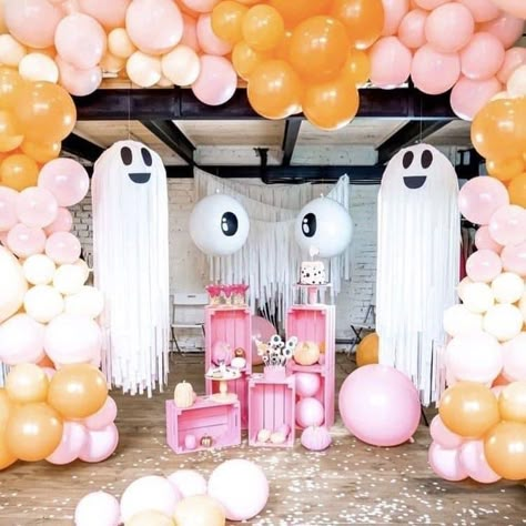 Pastel Halloween Trunk Or Treat, My First Boo Day, Halloween Birthday Backdrop, Pink Halloween Party Decor, Boo Day Party, Halloween Shower Ideas, Halloween Party Girls, Halloween First Birthday, Boo Bash