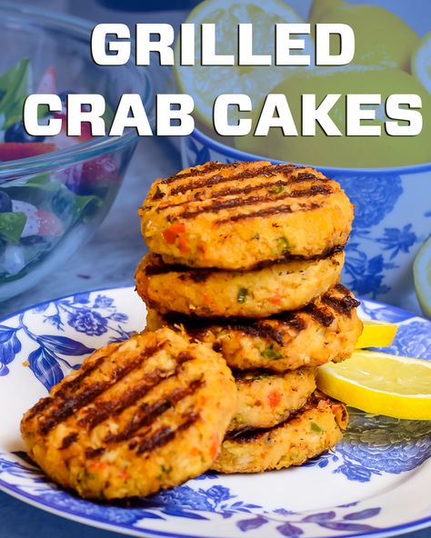 Crab Cake Recipe Easy, Grilled Crab Cakes, Frozen Crab Cakes, Jaws Party, Crab Cake Sauce, Grilled Crab, Cooking Crab, Crab Cakes Easy, Crab Cake Recipes