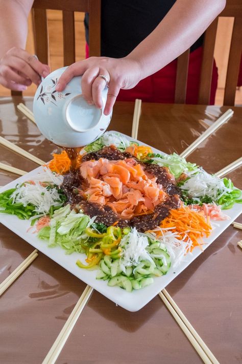 Yee Sang Recipe, Yee Sang, Chinese New Year Pictures, Raw Fish, New Year 2014, Fish Salad, Smoked Salmon, Good Health, Chinese Food