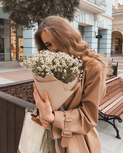 A Bunch Of Flowers, A Bouquet Of Flowers, Trik Fotografi, Beige Aesthetic, Bunch Of Flowers, Bouquet Of Flowers, How To Pose, Insta Photo Ideas, Instagram Inspo