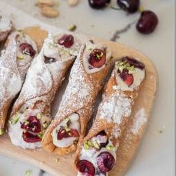 Cherry and Ricotta Cannoli - A Better Choice Cafe Cabinet, Ricotta Cannoli, Cannoli Recipes, Mini Cannoli, Cherry Tomato Tart, Cannoli Siciliani, Fruit And Veg Shop, Cannoli Filling, Cannoli Recipe