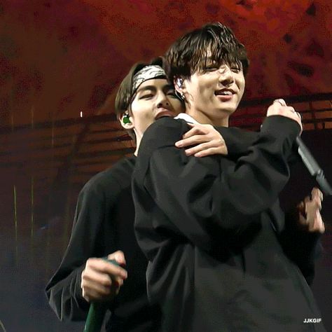 Jungkook Talking Gif, Vkook Gif, Taekook Gif, Jungkook Winking Gif, Gif Taekook, Taekook Moments Gif, Jungkook Looking At You Gif, V Gif, Hug Gif