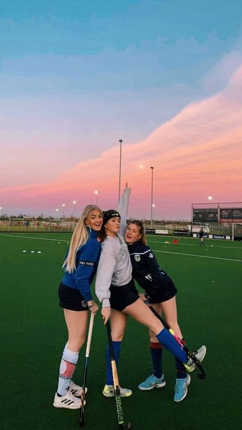 Hockey Girl Aesthetic, Field Hockey Aesthetic, Field Hockey Outfits, Aesthetic Field, Hockey Aesthetic, Hockey Outfits, Field Hockey Girls, Hockey Pictures, Hockey Girl