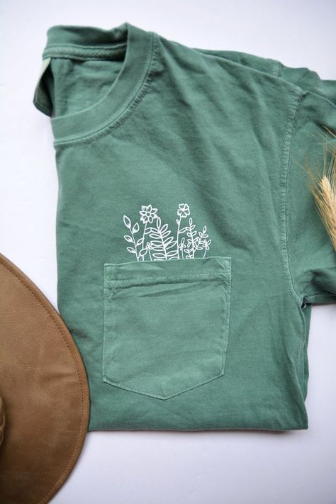 Wildflower Shirt, Japanese Illustration, Diy Vetement, Shirt Illustration, Botanical Shirt, Shirt Pocket, Cute Shirt Designs, Nature Shirts, Gardening Shirts