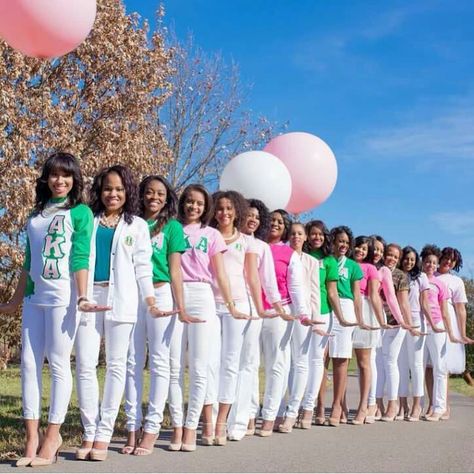 ♥ Our believed Alpha Kappa Alpha, dear... Frat Photoshoot, Alpha Kappa Alpha Photoshoot, Alpha Kappa Alpha Paraphernalia, Alpha Woman, Greek Paraphernalia, Skee Wee, Divine 9, Aka Sorority, Divine Nine