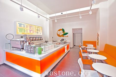 Orange Juice Bar Counter White Solid Surface Bench Juice Bar Counter Design, Juice Counter Design, Bar Counter Lighting, Juice Counter, Coffee Shop Display, Coffee Bar Counter, Juice Bar Interior, Bar Reception, Home Bar Counter