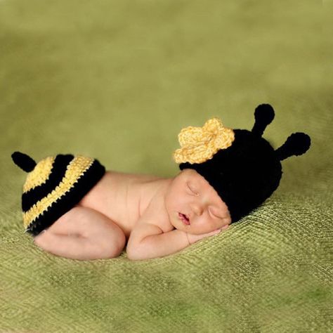 Baby Bee Costume, Crochet Photography Props, Baby Bumble Bee, Bee Hat, Crochet Baby Photo Prop, Crochet Costumes, Baby Kostüm, Infant Photography Props, Newborn Baby Hats