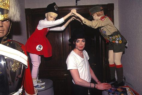 Michael Jackson Neverland Ranch 1993 Michael Jackson Bedroom, Harry Benson, Neverland Ranch, Michael Jackson Neverland, Michael Jackson Quotes, Nancy Reagan, Apple Head, Michael Jackson Rare, Michael Jackson Art