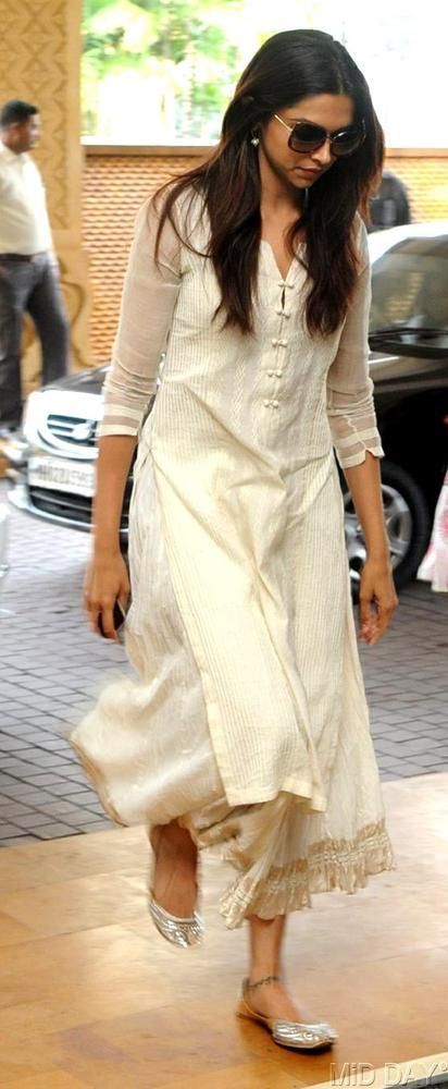 Deepika Dresses–20 Best Looks of Deepika Padukone this Season Freida Pinto, Kurta Neck Design, Salwar Kamiz, Kurti Neck Designs, Indian Couture, Indian Attire, Desi Fashion, Kurta Designs, Indian Designer Wear