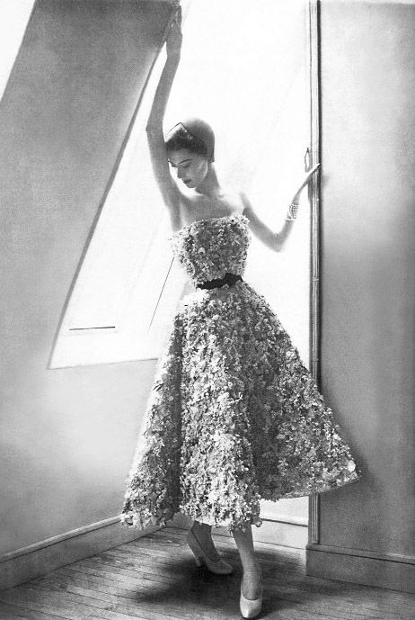 Miss Dior Dress, Dior 1947, 50's Fashion, House Of Dior, Dior Collection, Dior Dress, Christian Dior Haute Couture, Look Retro, Dior Vintage