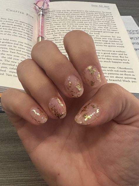 Gel Nail Designs Gold Flakes, Gold Flake Gel Nails, Natural Nails With Gold Flakes, Gold Flake Short Nails, Gold Clear Nails, Natural Nails Gold Flakes, Clear Acrylic Nails With Gold Flakes, Gold Flakes Nails, Nails Gold Flakes