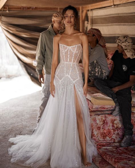 Boho Modern Wedding Dress, Cabo Wedding Dress, 2024 Bridal Gowns, Style Of Wedding Dresses, Haute Couture Wedding Gowns, Gali Karten, Kimono Lingerie, Daydream Believer, House Weddings