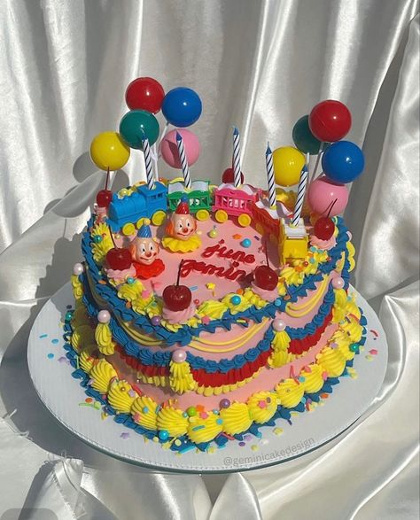 Kidcore Birthday Cake, Clown Cake Ideas, Nostalgic Birthday Cake, Clown Party Decorations, Clown Cakes Birthdays, Whimsical Cakes Birthday, Kidcore Cake, Primary Color Cake, Clown Birthday Party Ideas