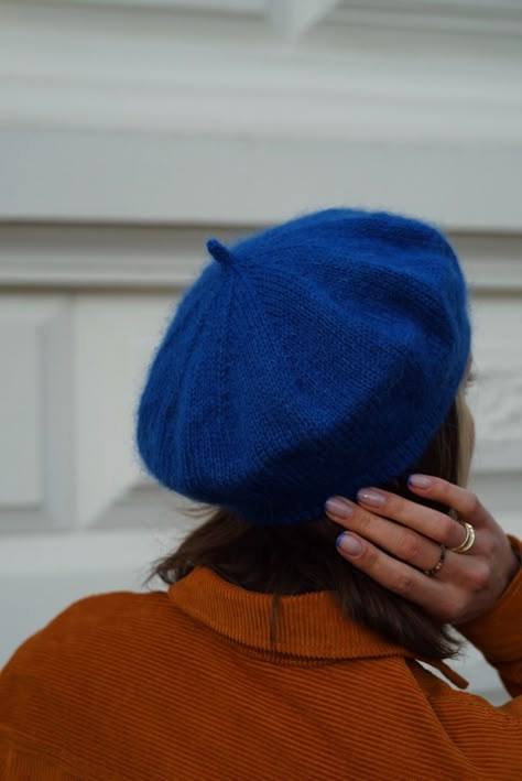 Knitting pattern for basic beret Knit Beret Free Pattern, Knit Beret Pattern, Beret Diy, Beret Knitting Pattern, Blue Beret, Beret Pattern, Vest Knit, Knit Beret, Knitted Beret