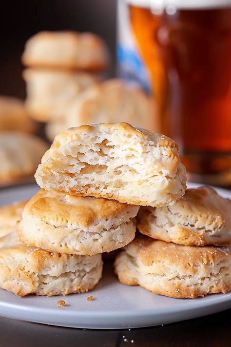 Easy Beer Biscuits Beer Biscuits, Fluffy Biscuits, Dessert Smoothie, Biscuits Easy, Bread Snacks, Soup Dinner, Salad Side Dishes, Smoothie Shakes, Quick Snacks