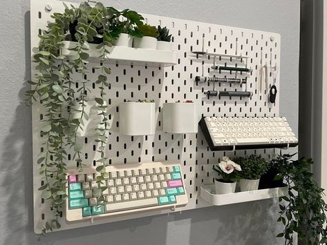 pegboard with keyboard displays Aesthetic Pegboard, Skådis Ikea, Ikea Pegboard, Workspace Essentials, Ikea Wall, Gamer Room Decor, Desk Inspiration, Dekorasi Kamar Tidur, Study Room Decor