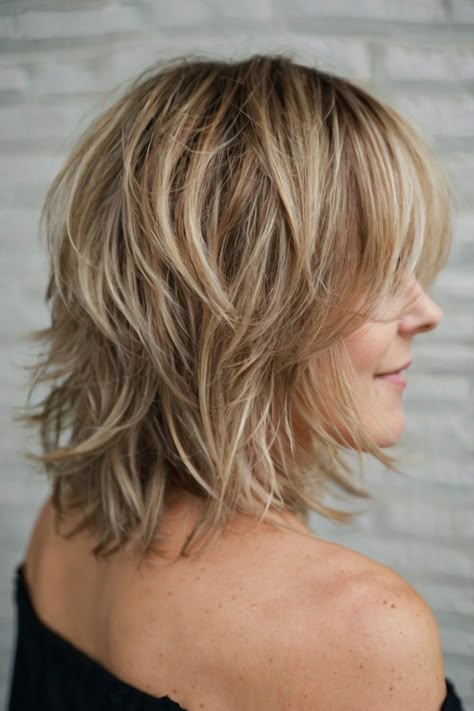 Shaggy Hair With Side Bangs, Back Of Hair Layers, Medium Shaggy Haircuts Choppy Layers, Short Layers For Medium Length Hair, Choppy Layered Medium Length Hair, Edgy Medium Haircuts For Fine Hair, Growing Out A Shag Haircut, Shaggy Bob Hairstyles Shoulder Length, Shoulder Length Hair Haircuts