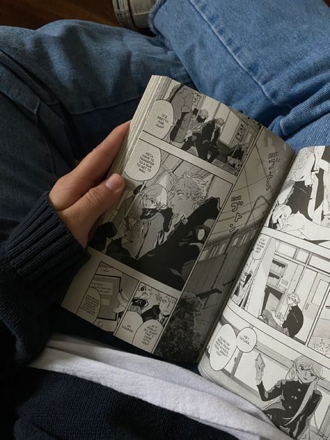 Comic Reading Aesthetic, Manga Photos Aesthetic, Reading Comics Aesthetic, Manga Story Ideas, Manga Ideas Story, Manga Pic Aesthetic, Reading Manga Aesthetic, Manga Book Aesthetic, Manga Books Aesthetic