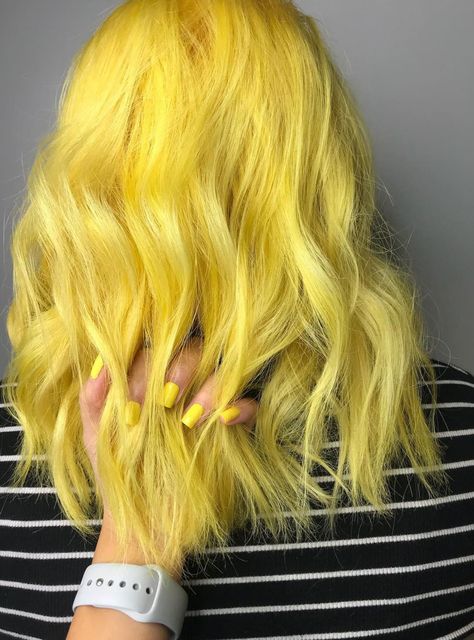 Gen Z Yellow Hair Will Make You Want To Embrace Those Brassy Tones+#refinery29uk Bright Yellow Hair, Hair Caramel, Yellow Hair Color, Dyed Hair Pastel, Colored Hair Tips, Hair Color Unique, Bright Hair, Julianne Hough, Hair Trend