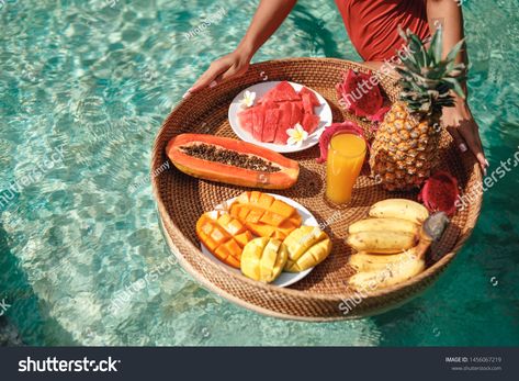 Breakfast tray in swimming pool, floating breakfast in luxury hotel smoothies and fruit plate, smoothie bowl by the hotel pool. Exotic summer diet. Tropical beach lifestyle. Bali royalty free images photo Floating Brunch, Pool Breakfast, Breakfast Shot, Luxury Breakfast, Tropical Breakfast, Floating Breakfast, Breakfast Hotel, Breakfast Photography, Summer Diet