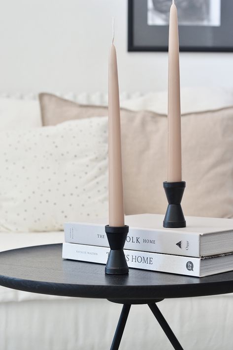 DIY modern candle holder for cosy winter evenings - Your DIY Family Diy Tall Candle Holders, Modern Candle Holder, Make A Candle, Tall Candles, Paper Candle, Modern Candle, Diy Candles Scented, Tall Candle Holders, Modern Candle Holders