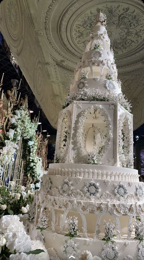 Grand Wedding Cake, Huge Wedding Cakes, Big Birthday Cake, Fancy Wedding Cakes, Huge Cake, Extravagant Wedding Cakes, Royal Cakes, Christmas Themed Cake, Big Cake