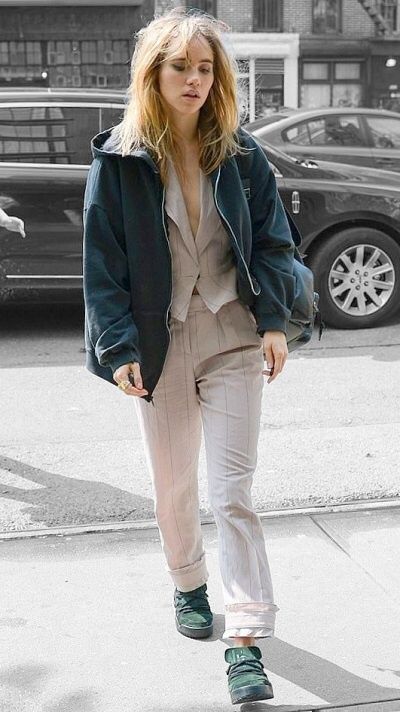 Suki Waterhouse Style Street, Suki Waterhouse Street Style, Suki Baby, Suki Waterhouse Style, Raspberry Beret, Suki Waterhouse, City New York, Fashion Icons, Celebrity Street Style