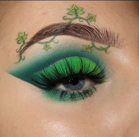 Mother Nature Eye Makeup, Plant Themed Makeup, Leaf Makeup Look, Position Ivy Makeup, Flower Fairy Face Paint, Mother Nature Makeup Looks, Forest Theme Makeup, Poison Ivy Eye Makeup, Green Ivy Makeup