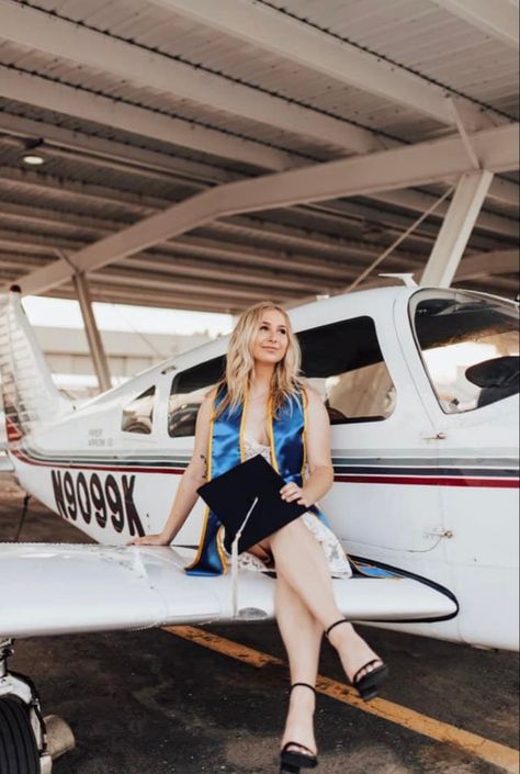 Aviation Photography Photo Ideas, Airplane Senior Photos, Pilot Graduation Pictures, Plane Senior Pictures, Senior Pictures With Airplane, Aviation Graduation Pictures, Pilot Senior Pictures, Airplane Senior Pictures, Aviation Senior Pictures