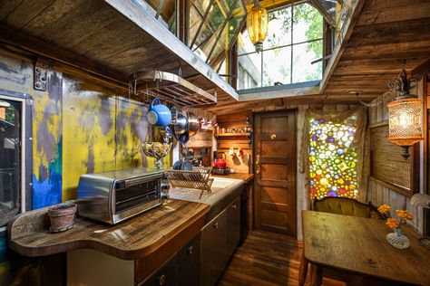 Train Car House, Bus Kitchen, Small Space Architecture, Train Carriage, Maladaptive Daydreaming, Car House, Hippie Aesthetic, Magical Home, Small Space Design