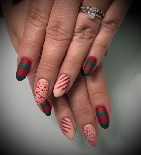 Freddy Kruger Nails Short, Easy Horror Nails Designs, Fredy Krueger Nails Art, Freddy Krueger Nails Short, Halloween Nail Designs Scary, Freddy Krueger Nail Designs, Red Rum Nails, Killer Nails Halloween, Scary Halloween Nails Design Short