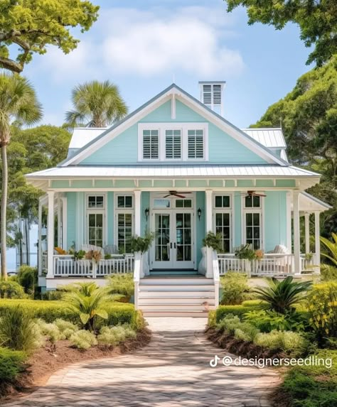 Small Coastal House Exterior, Tsitp Beach House, Costal House Exteriors, Small Beach House Exterior, Sims Beach House, Small Coastal House, Beach Home Exteriors, Bloxburg Summer House Ideas, Beach Cottage Plans