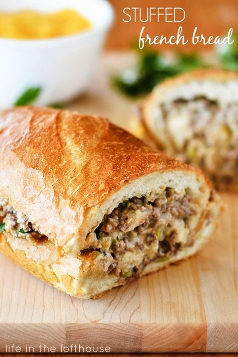 French Loaf Recipe Stuffed, Stuffed Sandwich Loaf, Bread Loaf Dinner Ideas, French Roll Dinner Ideas, Sandwiches On French Bread, French Bread Toppings Recipes, Sausage Stuffed French Bread, Recipes With Italian Bread Loaf, Pulled Pork French Bread