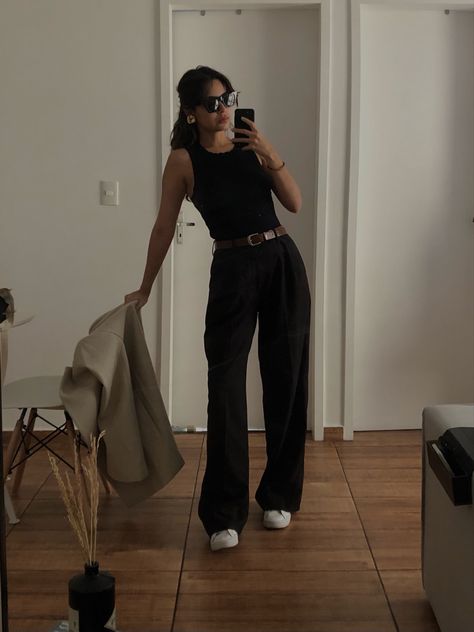 All Black Outfit Wide Leg Pants, Black Wide Leg Pants Outfit Smart Casual, Wide Leg Black Trousers Outfit, Black Wide Leg Pants Outfit Casual, Wide Leg Trousers Outfit Casual, Black Wide Leg Trousers Outfit, Wide Leg Black Pants Outfit, Wide Leg Pants Outfit Casual, Black Wide Leg Pants Outfit