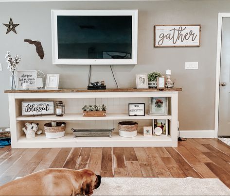 Home Decor Ideas Tv Stands, Tv Stand Basket Decor, Living Room Decor Around Tv Stand, Living Room Decor With Tv Stand, Tv Console Decorating Ideas Farmhouse, Tv Stand Decor With Shelves, Decorative Tv Stand Ideas, Decor Under Mounted Tv Living Rooms, Decor Under Wall Mounted Tv