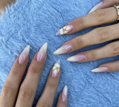 Delicate Almond Nails, Nails2025 Trends, Almond January Nails, Almond Nails For School, Airport Nails, Almond Nails Gems, Alexa Demie Nails, Beach Nails Almond Shape, Vacation Almond Nails