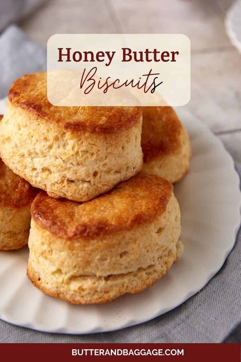 The perfect addition to any breakfast table, these honey butter biscuits are light, flaky, and deliciously sweet. With a touch of honey in the dough and a honey glaze on top, these biscuits are scrumptious all by themselves. Fudge Bites, Honey Butter Biscuits, Homemade Honey Butter, Easy Biscuit, Cinnamon Biscuits, Buttermilk Biscuit, Recipes Southern, Homemade Buttermilk Biscuits, Butter Biscuits