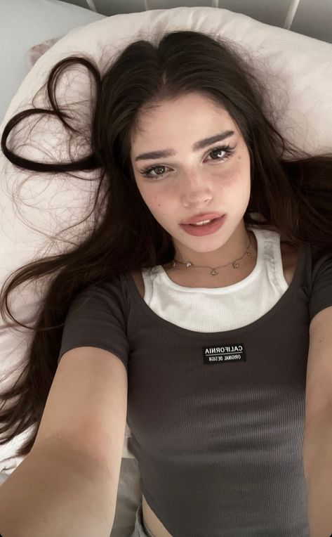 Perfect Girl, Cute Makeup Looks, Ideas For Instagram Photos, Girl Face, Pretty Makeup, Cute Makeup, Aesthetic Girl, Pretty Face, Maquillaje De Ojos