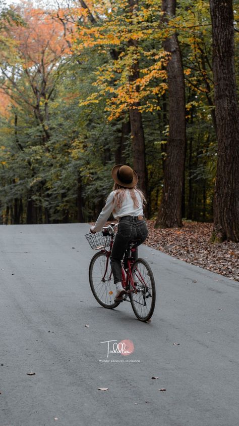 Long road cycling girl Bicycle Aesthetic, Pizza Cheese, Riding Bicycle, Cycling Girl, Bike Pictures, Bicycle Sport, Man In Black, Travel Pictures Poses, Brick Oven