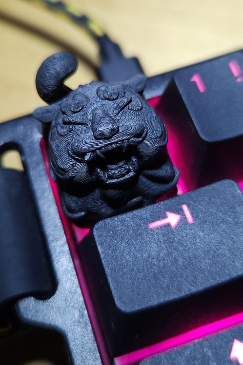 A black 3D printed keycap that looks like a chinese lion with a tail on a black mechanical keyboard up close 3d Sculpting, Cat 3d, Cute Lion, Big Cat, Graphic Arts, Gaming Setup, Gaming Accessories, Big Cats, 3d Art