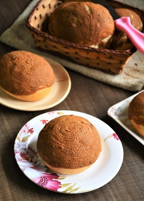 Papparoti Bun, Coffee Bun, Coffee Buns, Coffee Icing, Baking Buns, Eggless Recipes, Sweet Buns, Easy Appetizers, Food Menu Design