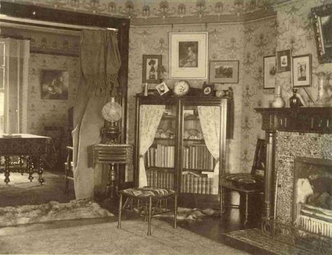 35 Cool Pics Show Victorian Interior Styles of the Late 19th Century ~ Vintage Everyday Old Victorian Homes Interior, 19th Century House, Victorian Rooms, Mansion Homes, Victorian House Interiors, Victorian Interior Design, Victorian Parlor, Victorian Life, Victorian Home Interior